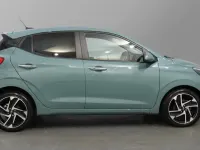 Used Hyundai i10 Premium 79 HP (58 kW) 2025 Mangrove green Hatchback