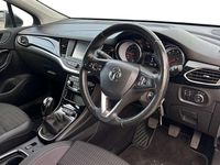 Begagnad Vauxhall Astra Edition 143 HK (105 kW) 2021 Vit Halvkombi