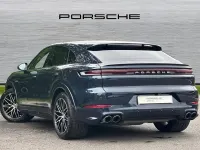 Begagnad Porsche Cayenne 470 HK (345 kW) 2024 Blå SUV