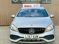 Usado Mercedes A180 AMG line 109 CV (80 kW) 2017 Plateado Utilitario