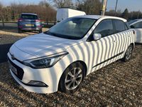 Used Hyundai i20 Premium 100 HP (73 kW) 2015 White Hatchback