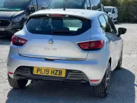 Usado Renault Clio IV Play 90 HP (66 kW) 2019 Prateado Citadino