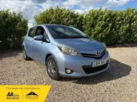 Used Toyota Yaris 90 HP (66 kW) 2014 Blue Hatchback