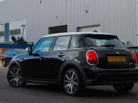 Używany Mini Cooper Classic 2022 Czarny Hatchback