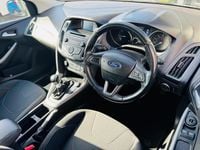 Usado Ford Focus Zetec 115 HP (84 kW) 2015 Prateado Citadino