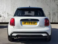 Usado Mini Cooper Classic 134 HP (98 kW) 2023 Branco Citadino
