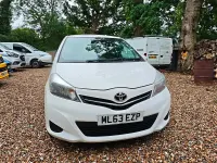 Used Toyota Yaris 99 HP (72 kW) 2013 White Hatchback