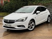 Used Vauxhall Astra SRi 105 HP (77 kW) 2017 White Hatchback