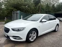 Used Vauxhall Insignia SRi 136 HP (100 kW) 2017 White Hatchback