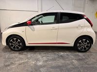 Used Toyota Aygo Play 72 HP (52 kW) 2019 White Hatchback