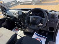 Second-hand Vauxhall Movano 130 CP (95 kW) 2018 Alb Monovolum