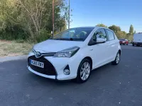 Used Toyota Yaris 100 HP (73 kW) 2015 White Hatchback