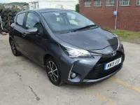 Używany Toyota Yaris 111 KM (81 kW) 2018 Szary Hatchback