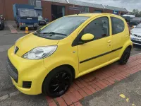 Begagnad Peugeot 107 68 HK (50 kW) 2009 Gul Halvkombi