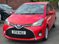 Used Toyota Yaris 100 HP (73 kW) 2016 Red Hatchback