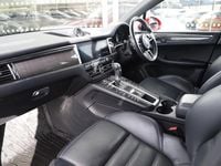 Used Porsche Macan 354 HP (260 kW) 2019 Red SUV