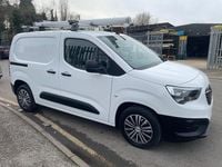 Second-hand Vauxhall Combo Edition 100 CP (73 kW) 2019 Alb Monovolum