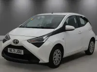 Usado Toyota Aygo X-play 71 HP (52 kW) 2021 Branco Citadino