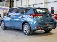 Usado Toyota Auris 116 HP (85 kW) 2015 Azul Citadino