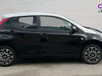 Używany Toyota Aygo X-clusiv 72 KM (52 kW) 2019 Czarny Hatchback