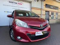 Usado Toyota Yaris 99 CV (72 kW) 2014 Rojo Utilitario
