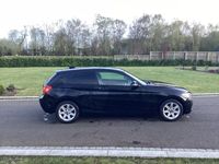 Begagnad BMW 114 2014 Svart Halvkombi