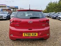 Used Hyundai i20 SE 84 HP (61 kW) 2017 Red Hatchback