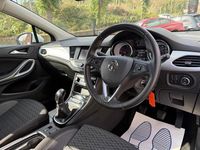 Used Vauxhall Astra SRi 110 HP (80 kW) 2021 White Hatchback