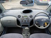 Used Toyota Yaris 86 HP (63 kW) 2002 Green Hatchback