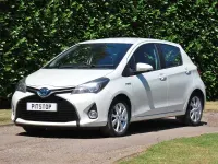 Used Toyota Yaris 101 HP (74 kW) 2014 White Hatchback
