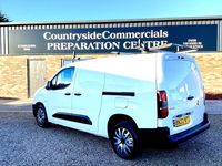 Second-hand Vauxhall Combo 100 CP (73 kW) 2022 Alb Monovolum