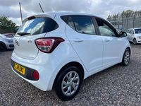 Usado Hyundai i10 SE 66 HP (48 kW) 2018 Branco Citadino