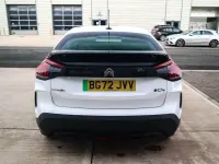 Begagnad Citroën e-C4 100 kW (136 HK) 2022 Vit Halvkombi