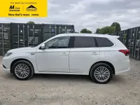 Used Mitsubishi Outlander P-HEV 209 HP (153 kW) 2019 White SUV