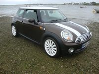 Usado Mini Cooper Hatch 2009 Marrón Utilitario