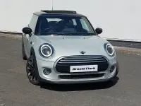 Usado Mini Cooper Exclusive 136 CV (100 kW) 2019 Plateado Utilitario