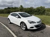 Used Vauxhall Astra GTC Edition 140 HP (102 kW) 2015 White Coupe