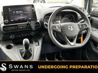 Second-hand Vauxhall Combo S 100 CP (73 kW) 2020 Alb Monovolum