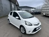 Gebraucht Toyota Aygo 68 PS (50 kW) 2013 Weiß Kleinwagen