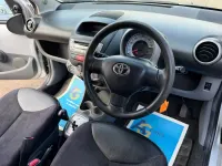 Gebraucht Toyota Aygo 67 PS (49 kW) 2011 Silber Kleinwagen