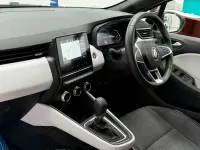 Used Renault Clio V Techno 145 HP (106 kW) 2023 Silver Hatchback