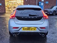Używany Volvo V40 R-Design Pro 150 KM (110 kW) 2018 Srebrny Hatchback