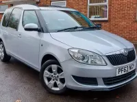 Usado Skoda Roomster SE 105 CV (77 kW) 2013 Plateado Monovolumen