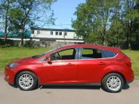 Used Ford Focus Titanium 125 HP (91 kW) 2012 Red Hatchback
