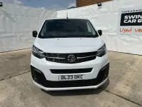 Second-hand Vauxhall Vivaro 100 CP (73 kW) 2023 Alb Monovolum
