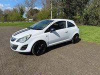 Used Vauxhall Corsa 85 HP (62 kW) 2014 White Hatchback