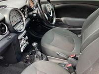 Begagnad Mini ONE Hatch 2007 Vit Halvkombi