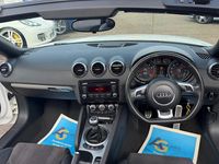 Used Audi TT Roadster Sport 160 HP (117 kW) 2013 White Cabriolet