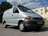 Begagnad Toyota HiAce 88 HK (64 kW) 2005 Silver Van