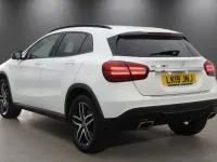 Used Mercedes GLA180 Urban 122 HP (89 kW) 2019 White SUV